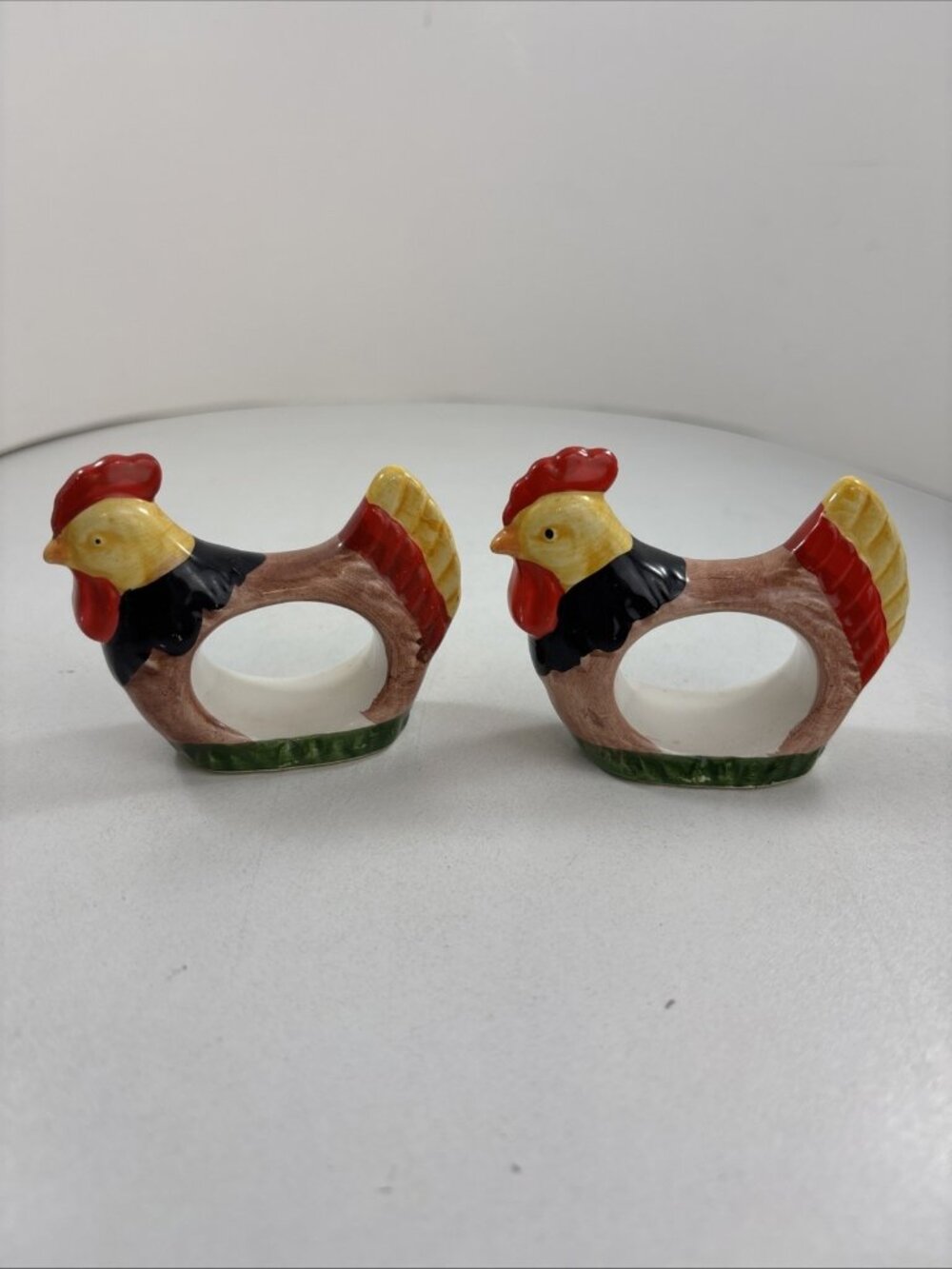Vintage Set of 2 Farmhouse Rooster Chicken Ceramic Napkin Rings Table Setting